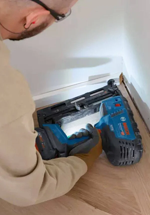 Alquiler online Clavadora para madera Bosch GNH 18V-64-2