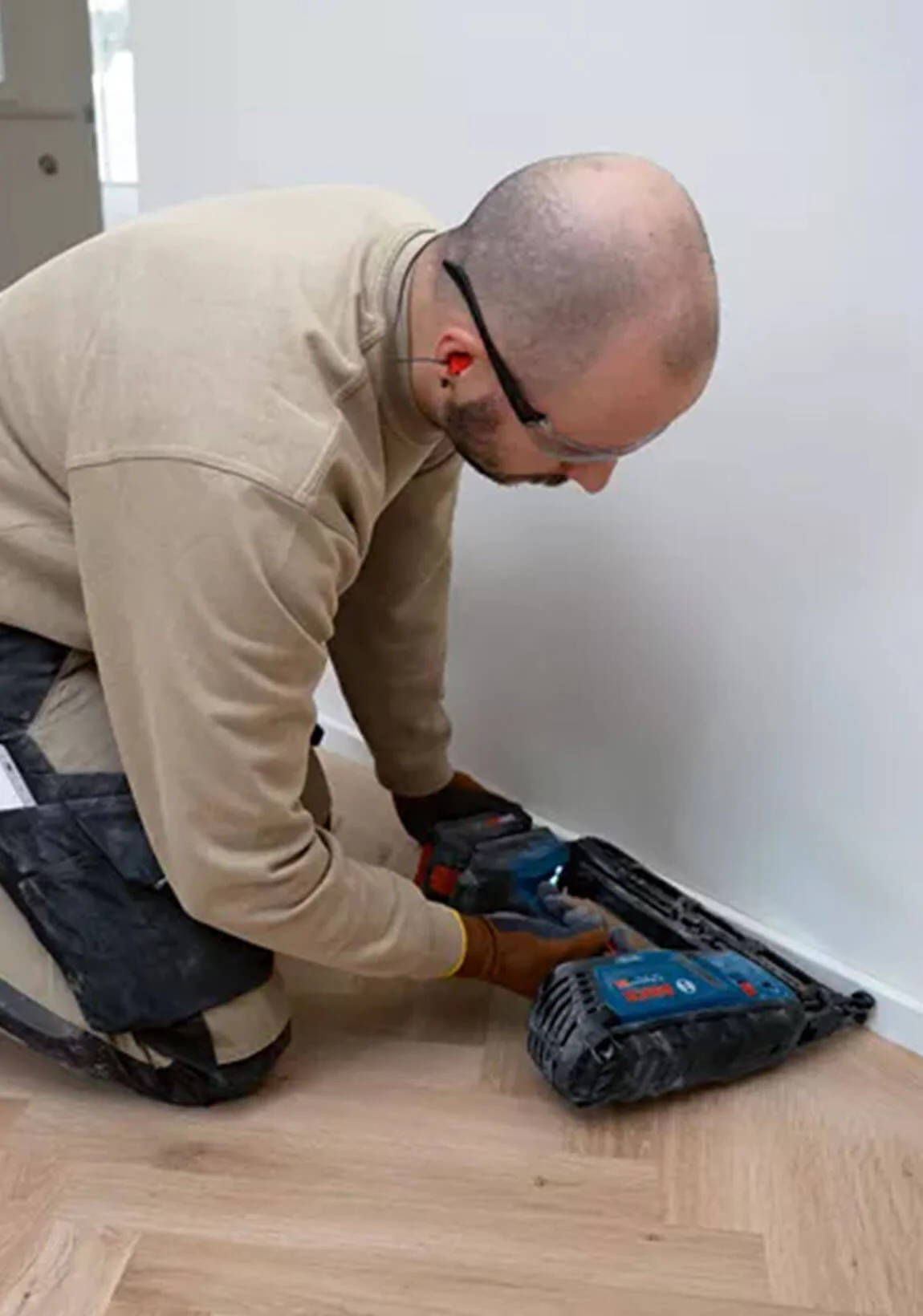 Alquiler online Clavadora para madera Bosch para particulares