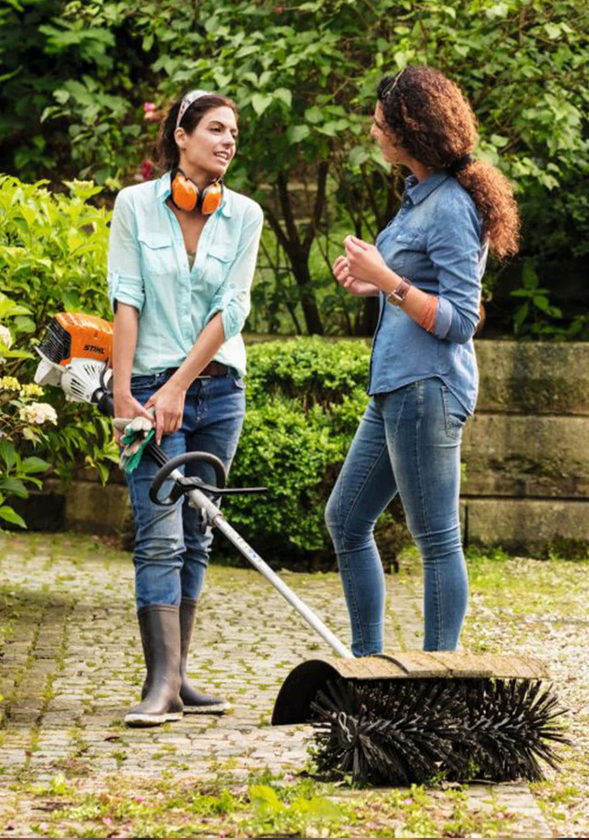 Sistema combi a batería con cepillo barredor alquiler online jardinería