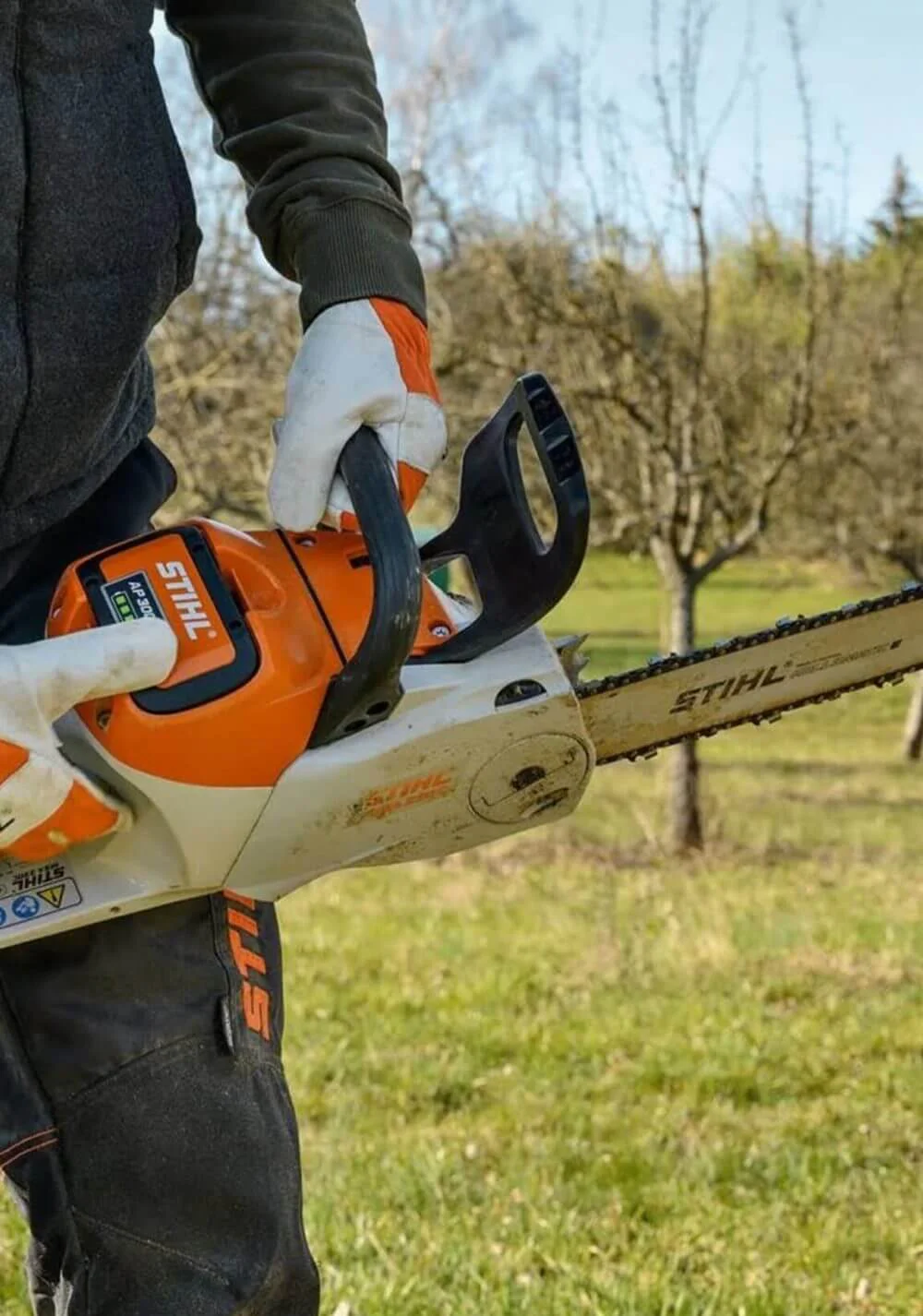 Alquiler de Motosierra ligera a batería Sthil para particulares