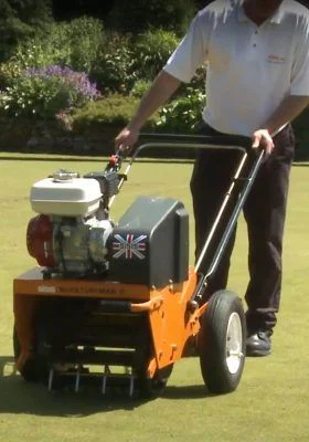 Aireadora de césped alquiler Jardinería