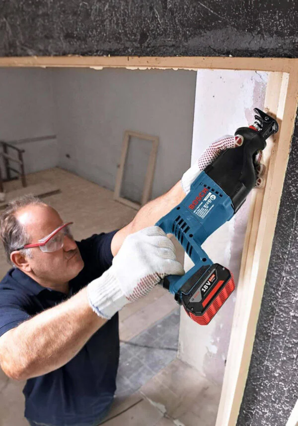 Alquiler para particulares de sierra sable Bosch