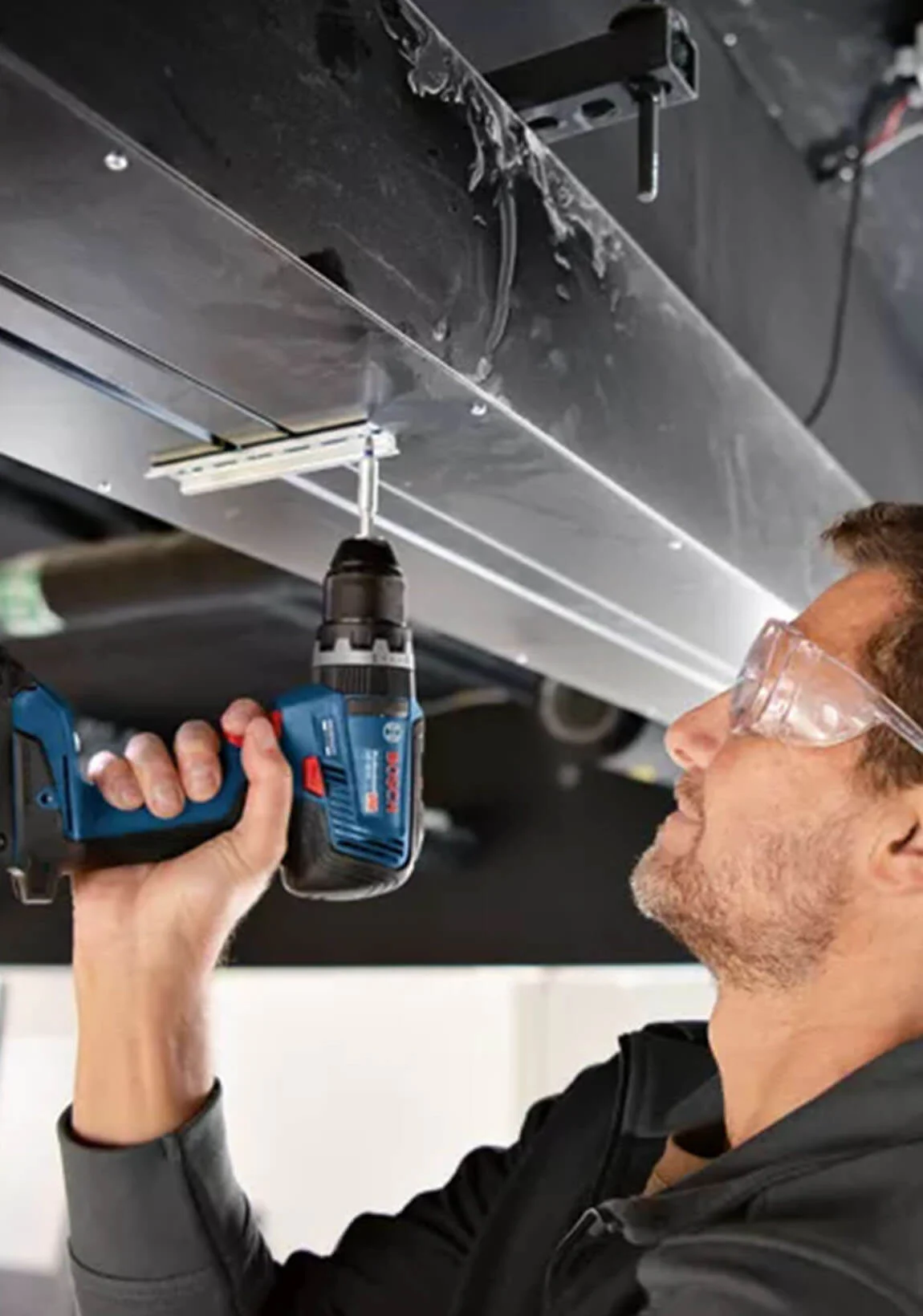 Alquiler para particulares de taladro percutor a batería Bosch