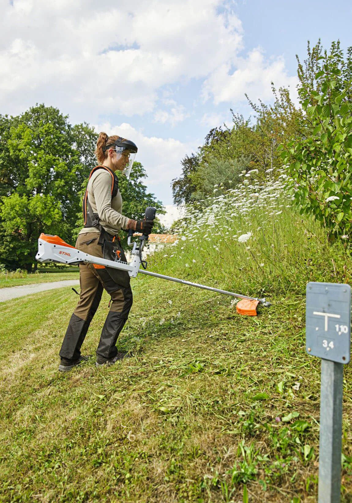 Alquiler online Desbrozadora de batería jardinería