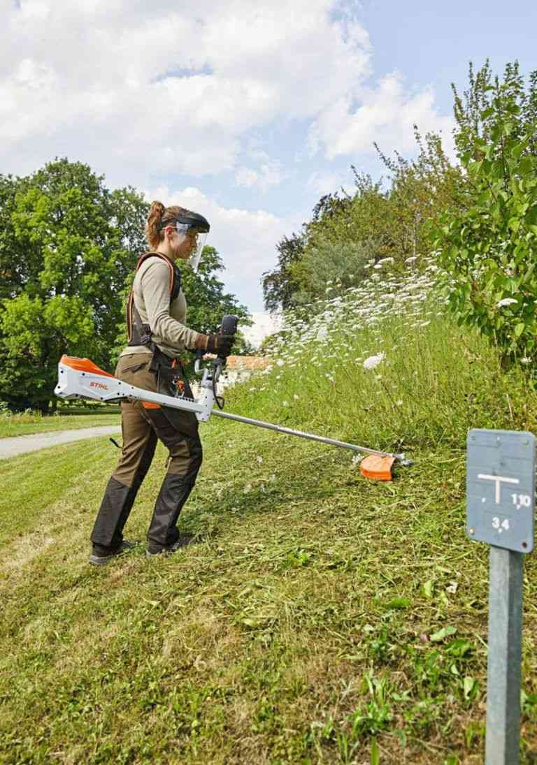 Alquiler online Desbrozadora de batería Stihl FSA 135