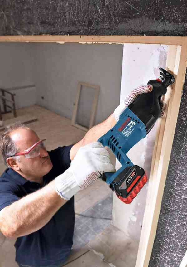 Alquiler para particulares de sierra sable Bosch