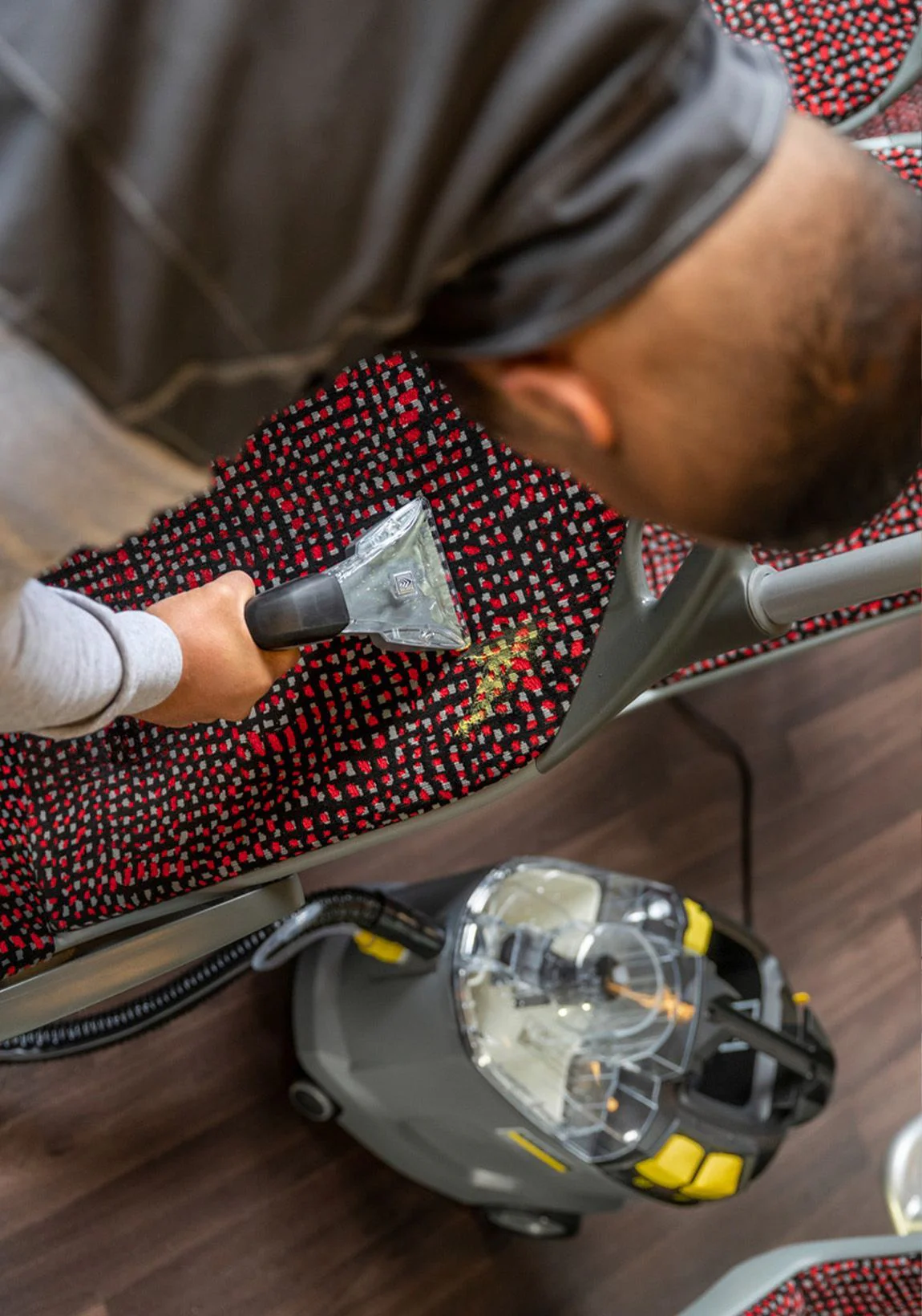 netak_alquiler_limpiador_tapiceria_multisuperficies_karcher_Puzzi8-1_smoh_Alquiler_limpieza_asiento
